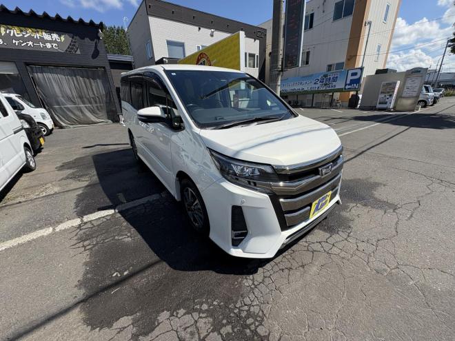 ノアNOAH 4WD SI WXB本州仕入　寒冷地仕様　ドラレコ前後　ブレーキアシスト　Bluetooth9インチフルセグナビ　バックカメラ　LEDHヘッドフォグランプ　ビルトインetc　ワンタッチ両パワースライドドア　VSC  アイドリングSTOP バイザー　プッシュスタートスペアー有　人気の7人乗り　 4WD 2000 5Dr