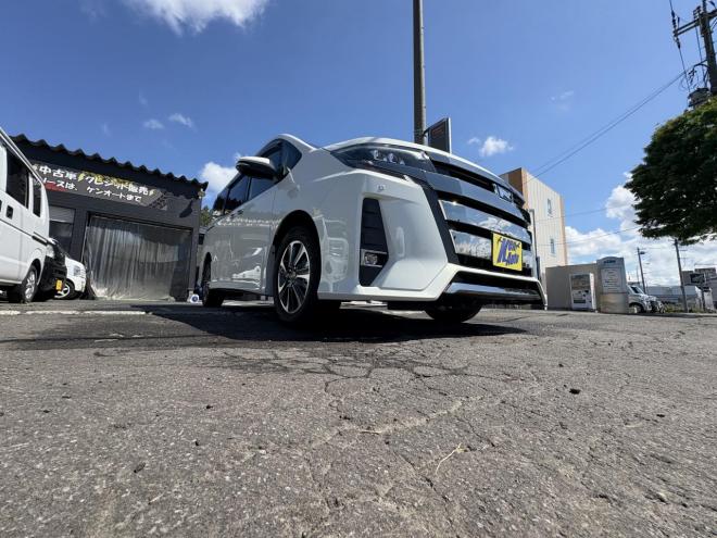 ノアNOAH 4WD SI WXB本州仕入　寒冷地仕様　ドラレコ前後　ブレーキアシスト　Bluetooth9インチフルセグナビ　バックカメラ　LEDHヘッドフォグランプ　ビルトインetc　ワンタッチ両パワースライドドア　VSC  アイドリングSTOP バイザー　プッシュスタートスペアー有　人気の7人乗り　 4WD 2000 5Dr