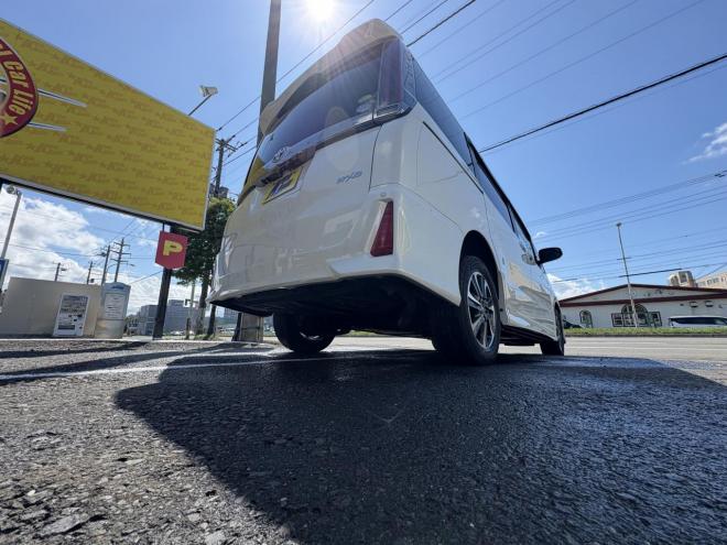 ノアNOAH 4WD SI WXB本州仕入　寒冷地仕様　ドラレコ前後　ブレーキアシスト　Bluetooth9インチフルセグナビ　バックカメラ　LEDHヘッドフォグランプ　ビルトインetc　ワンタッチ両パワースライドドア　VSC  アイドリングSTOP バイザー　プッシュスタートスペアー有　人気の7人乗り　 4WD 2000 5Dr