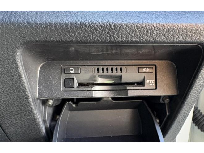 ノアNOAH 4WD SI WXB本州仕入　寒冷地仕様　ドラレコ前後　ブレーキアシスト　Bluetooth9インチフルセグナビ　バックカメラ　LEDHヘッドフォグランプ　ビルトインetc　ワンタッチ両パワースライドドア　VSC  アイドリングSTOP バイザー　プッシュスタートスペアー有　人気の7人乗り　 4WD 2000 5Dr