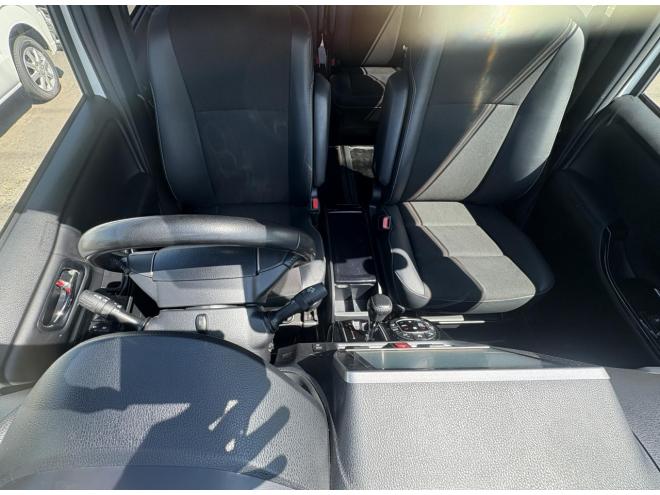 ノアNOAH 4WD SI WXB本州仕入　寒冷地仕様　ドラレコ前後　ブレーキアシスト　Bluetooth9インチフルセグナビ　バックカメラ　LEDHヘッドフォグランプ　ビルトインetc　ワンタッチ両パワースライドドア　VSC  アイドリングSTOP バイザー　プッシュスタートスペアー有　人気の7人乗り　 4WD 2000 5Dr