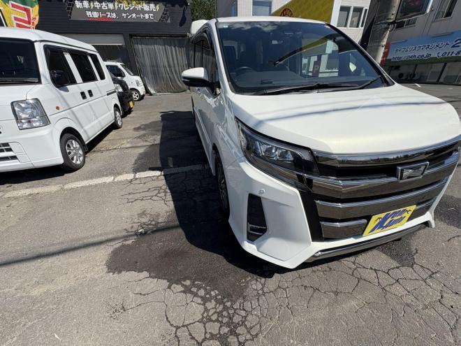 ノアNOAH 4WD SI WXB本州仕入　寒冷地仕様　ドラレコ前後　ブレーキアシスト　Bluetooth9インチフルセグナビ　バックカメラ　LEDHヘッドフォグランプ　ビルトインetc　ワンタッチ両パワースライドドア　VSC  アイドリングSTOP バイザー　プッシュスタートスペアー有　人気の7人乗り　 4WD 2000 5Dr