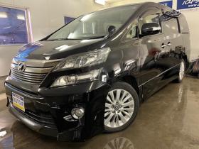 ヴェルファイア　２．４Ｚ　後期型　本州仕入　禁煙車　ＷＡＫＯＳバリアスコーティング済　純正１８インチＡＷ＋新品夏タイヤ　社外１６ＡＷ＋スタッドレスタイヤ付　両側パワースライドドア　純正ＨＤＤナビ（フルセグ地デジ　ＤＶＤ再生　Ｂｌｕｅｔｏｏｔｈ）＋バックカメラ　純正１１インチリアフリップダウンモニター　コーナーセンサー　横滑り防止装置　ＨＩＤ　ＥＴＣ 　タイミングチェーン 4WD 2400 5Dr