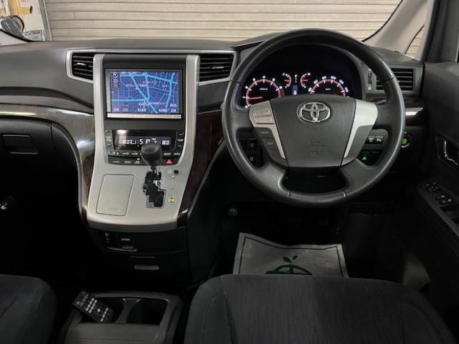 ヴェルファイア２．４Ｚ　後期型　本州仕入　禁煙車　ＷＡＫＯＳバリアスコーティング済　純正１８インチＡＷ＋新品夏タイヤ　社外１６ＡＷ＋スタッドレスタイヤ付　両側パワースライドドア　純正ＨＤＤナビ（フルセグ地デジ　ＤＶＤ再生　Ｂｌｕｅｔｏｏｔｈ）＋バックカメラ　純正１１インチリアフリップダウンモニター　コーナーセンサー　横滑り防止装置　ＨＩＤ　ＥＴＣ 　タイミングチェーン 4WD 2400 5Dr