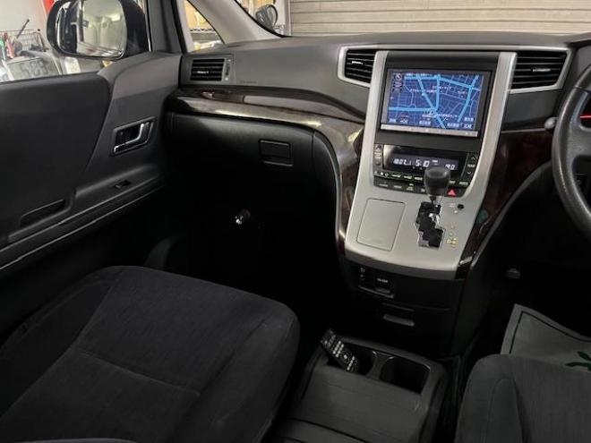 ヴェルファイア２．４Ｚ　後期型　本州仕入　禁煙車　ＷＡＫＯＳバリアスコーティング済　純正１８インチＡＷ＋新品夏タイヤ　社外１６ＡＷ＋スタッドレスタイヤ付　両側パワースライドドア　純正ＨＤＤナビ（フルセグ地デジ　ＤＶＤ再生　Ｂｌｕｅｔｏｏｔｈ）＋バックカメラ　純正１１インチリアフリップダウンモニター　コーナーセンサー　横滑り防止装置　ＨＩＤ　ＥＴＣ 　タイミングチェーン 4WD 2400 5Dr