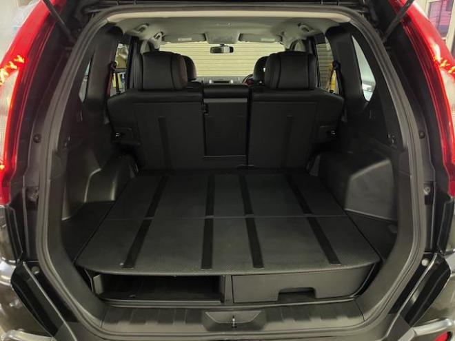 エクストレイル２０Ｘｔ　本州仕入　寒冷地仕様　禁煙車　ＷＡＫＯＳバリアスコーティング済　社外１６インチＡＷ＋ＴＯＹＯホワイトレタータイヤ　社外１６ＡＷ＋スタッドレスタイヤ付　カロッツェリアナビ（地デジ　ＤＶＤ再生ＯＫ再生　Ｂｌｕｅｔｏｏｔｈ）　純正カプロンシート　ヒルディセントコントロール　ＨＩＤヘッドライト　純正ハイパールーフレール　両席シートヒーター　インテリジェントキー　横滑り防止装置　タイミングチェーン車 4WD 2000 5Dr