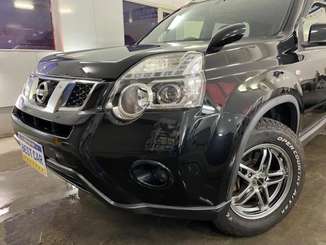 エクストレイル２０Ｘｔ　本州仕入　寒冷地仕様　禁煙車　ＷＡＫＯＳバリアスコーティング済　社外１６インチＡＷ＋ＴＯＹＯホワイトレタータイヤ　社外１６ＡＷ＋スタッドレスタイヤ付　カロッツェリアナビ（地デジ　ＤＶＤ再生ＯＫ再生　Ｂｌｕｅｔｏｏｔｈ）　純正カプロンシート　ヒルディセントコントロール　ＨＩＤヘッドライト　純正ハイパールーフレール　両席シートヒーター　インテリジェントキー　横滑り防止装置　タイミングチェーン車 4WD 2000 5Dr