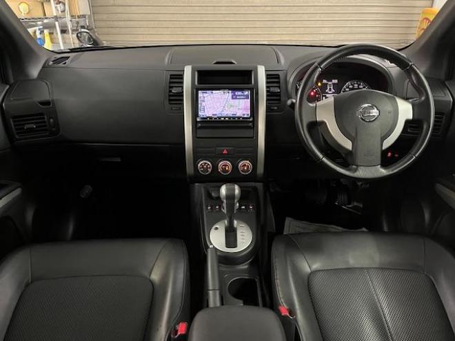 エクストレイル２０Ｘｔ　本州仕入　寒冷地仕様　禁煙車　ＷＡＫＯＳバリアスコーティング済　社外１６インチＡＷ＋ＴＯＹＯホワイトレタータイヤ　社外１６ＡＷ＋スタッドレスタイヤ付　カロッツェリアナビ（地デジ　ＤＶＤ再生ＯＫ再生　Ｂｌｕｅｔｏｏｔｈ）　純正カプロンシート　ヒルディセントコントロール　ＨＩＤヘッドライト　純正ハイパールーフレール　両席シートヒーター　インテリジェントキー　横滑り防止装置　タイミングチェーン車 4WD 2000 5Dr