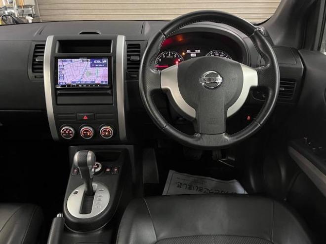 エクストレイル２０Ｘｔ　本州仕入　寒冷地仕様　禁煙車　ＷＡＫＯＳバリアスコーティング済　社外１６インチＡＷ＋ＴＯＹＯホワイトレタータイヤ　社外１６ＡＷ＋スタッドレスタイヤ付　カロッツェリアナビ（地デジ　ＤＶＤ再生ＯＫ再生　Ｂｌｕｅｔｏｏｔｈ）　純正カプロンシート　ヒルディセントコントロール　ＨＩＤヘッドライト　純正ハイパールーフレール　両席シートヒーター　インテリジェントキー　横滑り防止装置　タイミングチェーン車 4WD 2000 5Dr