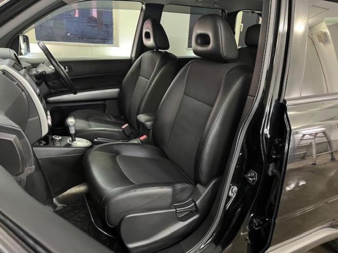エクストレイル２０Ｘｔ　本州仕入　寒冷地仕様　禁煙車　ＷＡＫＯＳバリアスコーティング済　社外１６インチＡＷ＋ＴＯＹＯホワイトレタータイヤ　社外１６ＡＷ＋スタッドレスタイヤ付　カロッツェリアナビ（地デジ　ＤＶＤ再生ＯＫ再生　Ｂｌｕｅｔｏｏｔｈ）　純正カプロンシート　ヒルディセントコントロール　ＨＩＤヘッドライト　純正ハイパールーフレール　両席シートヒーター　インテリジェントキー　横滑り防止装置　タイミングチェーン車 4WD 2000 5Dr