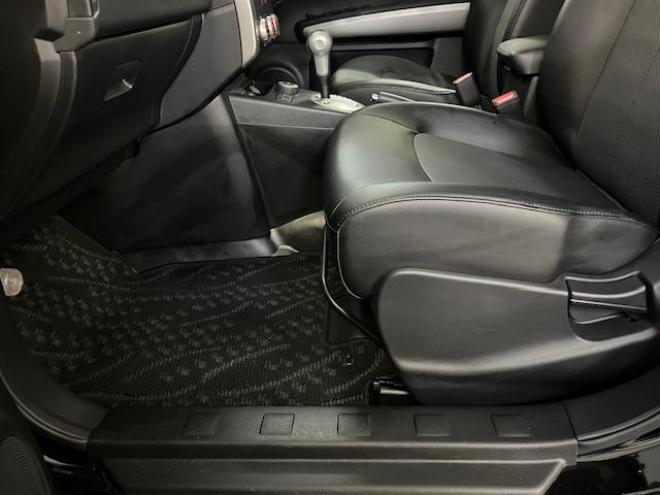 エクストレイル２０Ｘｔ　本州仕入　寒冷地仕様　禁煙車　ＷＡＫＯＳバリアスコーティング済　社外１６インチＡＷ＋ＴＯＹＯホワイトレタータイヤ　社外１６ＡＷ＋スタッドレスタイヤ付　カロッツェリアナビ（地デジ　ＤＶＤ再生ＯＫ再生　Ｂｌｕｅｔｏｏｔｈ）　純正カプロンシート　ヒルディセントコントロール　ＨＩＤヘッドライト　純正ハイパールーフレール　両席シートヒーター　インテリジェントキー　横滑り防止装置　タイミングチェーン車 4WD 2000 5Dr