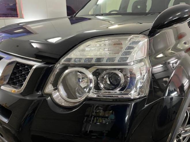 エクストレイル２０Ｘｔ　本州仕入　寒冷地仕様　禁煙車　ＷＡＫＯＳバリアスコーティング済　社外１６インチＡＷ＋ＴＯＹＯホワイトレタータイヤ　社外１６ＡＷ＋スタッドレスタイヤ付　カロッツェリアナビ（地デジ　ＤＶＤ再生ＯＫ再生　Ｂｌｕｅｔｏｏｔｈ）　純正カプロンシート　ヒルディセントコントロール　ＨＩＤヘッドライト　純正ハイパールーフレール　両席シートヒーター　インテリジェントキー　横滑り防止装置　タイミングチェーン車 4WD 2000 5Dr