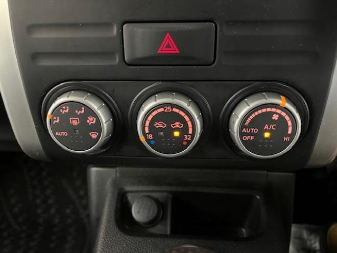 エクストレイル２０Ｘｔ　本州仕入　寒冷地仕様　禁煙車　ＷＡＫＯＳバリアスコーティング済　社外１６インチＡＷ＋ＴＯＹＯホワイトレタータイヤ　社外１６ＡＷ＋スタッドレスタイヤ付　カロッツェリアナビ（地デジ　ＤＶＤ再生ＯＫ再生　Ｂｌｕｅｔｏｏｔｈ）　純正カプロンシート　ヒルディセントコントロール　ＨＩＤヘッドライト　純正ハイパールーフレール　両席シートヒーター　インテリジェントキー　横滑り防止装置　タイミングチェーン車 4WD 2000 5Dr