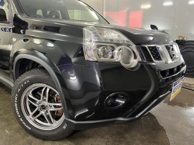 エクストレイル２０Ｘｔ　本州仕入　寒冷地仕様　禁煙車　ＷＡＫＯＳバリアスコーティング済　社外１６インチＡＷ＋ＴＯＹＯホワイトレタータイヤ　社外１６ＡＷ＋スタッドレスタイヤ付　カロッツェリアナビ（地デジ　ＤＶＤ再生ＯＫ再生　Ｂｌｕｅｔｏｏｔｈ）　純正カプロンシート　ヒルディセントコントロール　ＨＩＤヘッドライト　純正ハイパールーフレール　両席シートヒーター　インテリジェントキー　横滑り防止装置　タイミングチェーン車 4WD 2000 5Dr