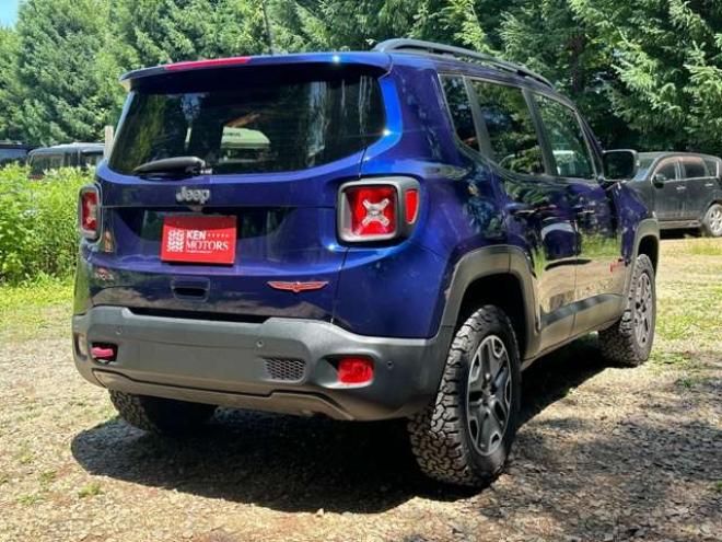 ジープレネゲード トレイルホーク 4WD　ワンオーナー/リフトUP/純正ナビ/Bカメラ 正規輸入車 2400