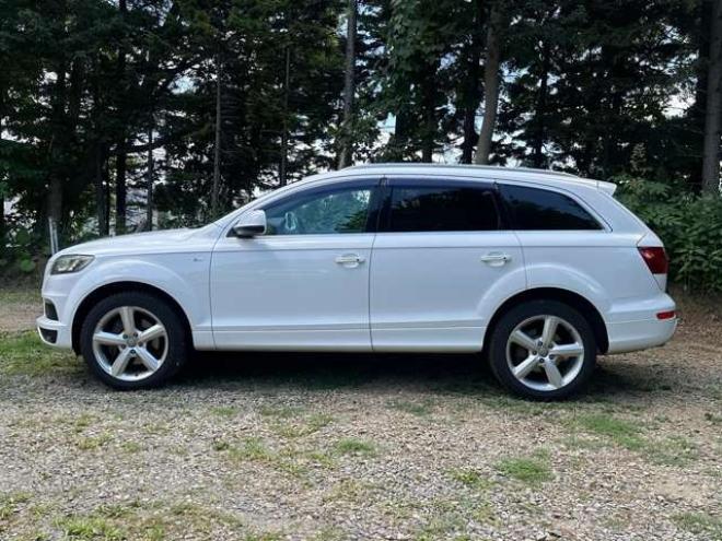 アウディQ7 3.0 TFSI クワトロ Sラインパッケージ 4WD　PS　PW　純正ナビ　純正アルミ　ABS　キーレス　ディーラー車　純正オーディオ　バックカメラ　黒革シート　ETC　ボーズサウンド　クルーズコントロール　電動シート　シートヒーター 正規輸入車 3000