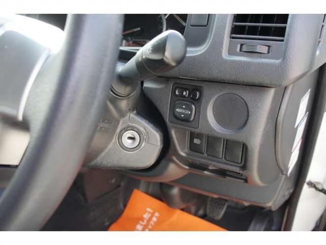 ハイエースバン2.8 DX ロング ディーゼルターボ 4WD　フロントシートセパレート仕様変更済　センターコンソール付　415COBRA丸目ライトキット&バッドラッカー16インチAW　415SAFARIフロントスポイラー　TOYOオープンカントリーR/T　電動格納ドアミラー 2800