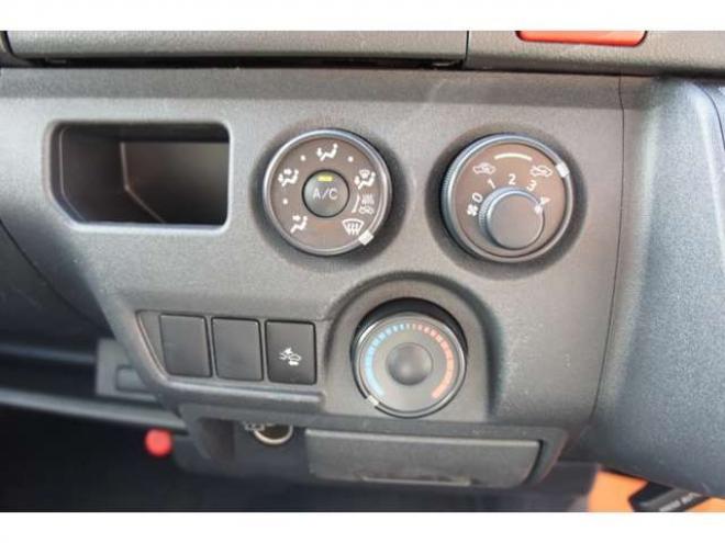 ハイエースバン2.8 DX ロング ディーゼルターボ 4WD　フロントシートセパレート仕様変更済　センターコンソール付　415COBRA丸目ライトキット&バッドラッカー16インチAW　415SAFARIフロントスポイラー　TOYOオープンカントリーR/T　電動格納ドアミラー 2800