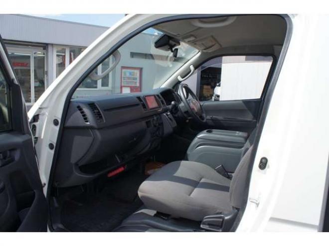 ハイエースバン2.8 DX ロング ディーゼルターボ 4WD　フロントシートセパレート仕様変更済　センターコンソール付　415COBRA丸目ライトキット&バッドラッカー16インチAW　415SAFARIフロントスポイラー　TOYOオープンカントリーR/T　電動格納ドアミラー 2800