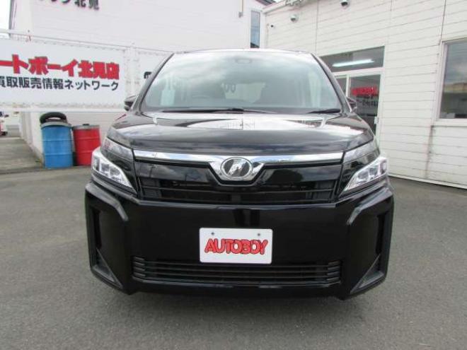 ヴォクシー2.0 X 4WD　トヨタセーフティセンス/LEDヘッドライト/両側パワースライドドア/ETC/社外ナビ/フルセグTV/バックカメラ/スマートキー一体式エンジンスターター 2000