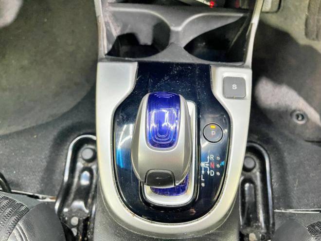 フィット1.5ハイブリッドLパッケージ 4WD 5年保証 スマキー ナビTV Bカメ ETC 寒冷地仕様 車検整備2年付 修復歴無