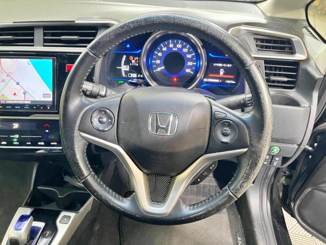 フィット1.5ハイブリッドLパッケージ 4WD 5年保証 スマキー ナビTV Bカメ ETC 寒冷地仕様 車検整備2年付 修復歴無