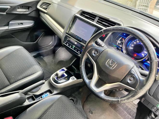 フィット1.5ハイブリッドLパッケージ 4WD 5年保証 スマキー ナビTV Bカメ ETC 寒冷地仕様 車検整備2年付 修復歴無