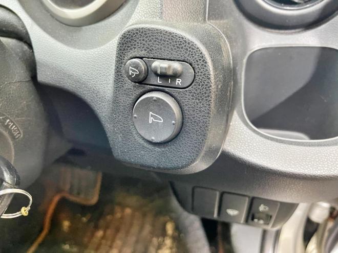 フィット1.3G 4WD 5年保証 ナビTV Bカメ ETC 寒冷地仕様 車検整備2年付 修復歴無