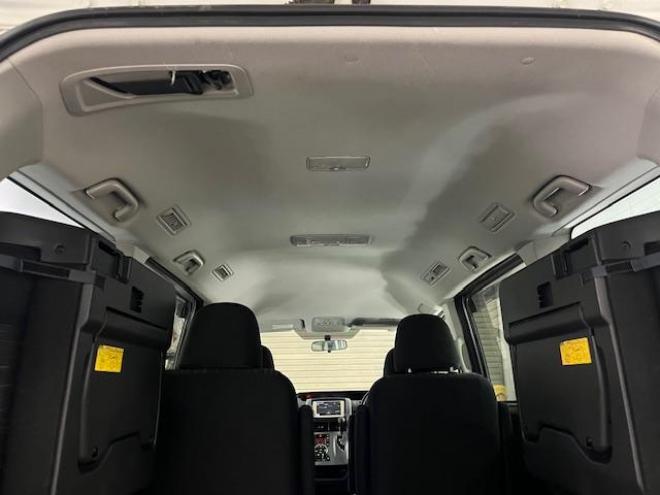 ヴォクシーＺＳキラメキⅡ　本州仕入　禁煙車　ＷＡＫＯＳバリアスコーティング済　社外１５インチＡＷ＋夏タイヤ　社外１５ＡＷ＋スタッドレスタイヤ付　両側パワースライドドア　純正ナビ（ワンセグ地デジ）＋バックカメラ　エンジンスターター　ＰＵＳＨスタート　スマートキー　パドルシフト　ＨＩＤヘッドライト　タイミングチェーン 4WD 2000 5Dr