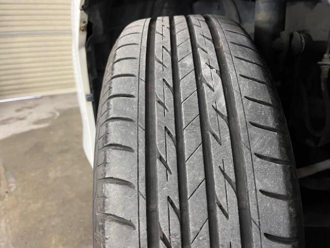 ヴォクシーＺＳキラメキⅡ　本州仕入　禁煙車　ＷＡＫＯＳバリアスコーティング済　社外１５インチＡＷ＋夏タイヤ　社外１５ＡＷ＋スタッドレスタイヤ付　両側パワースライドドア　純正ナビ（ワンセグ地デジ）＋バックカメラ　エンジンスターター　ＰＵＳＨスタート　スマートキー　パドルシフト　ＨＩＤヘッドライト　タイミングチェーン 4WD 2000 5Dr