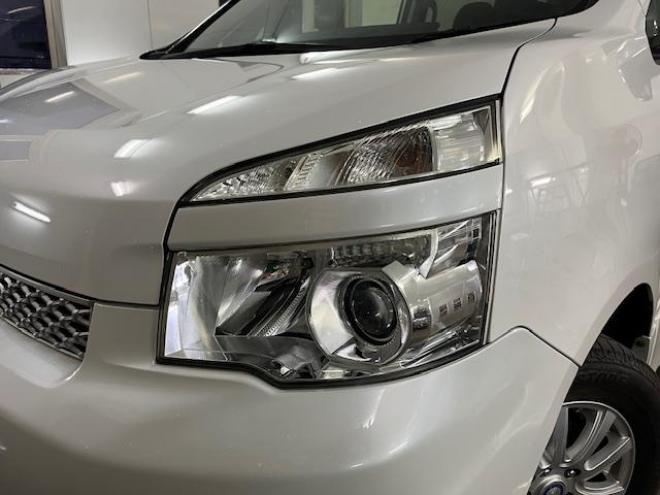 ヴォクシーＺＳキラメキⅡ　本州仕入　禁煙車　ＷＡＫＯＳバリアスコーティング済　社外１５インチＡＷ＋夏タイヤ　社外１５ＡＷ＋スタッドレスタイヤ付　両側パワースライドドア　純正ナビ（ワンセグ地デジ）＋バックカメラ　エンジンスターター　ＰＵＳＨスタート　スマートキー　パドルシフト　ＨＩＤヘッドライト　タイミングチェーン 4WD 2000 5Dr