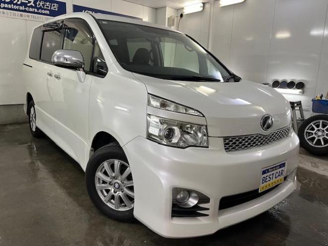 ヴォクシーＺＳキラメキⅡ　本州仕入　禁煙車　ＷＡＫＯＳバリアスコーティング済　社外１５インチＡＷ＋夏タイヤ　社外１５ＡＷ＋スタッドレスタイヤ付　両側パワースライドドア　純正ナビ（ワンセグ地デジ）＋バックカメラ　エンジンスターター　ＰＵＳＨスタート　スマートキー　パドルシフト　ＨＩＤヘッドライト　タイミングチェーン 4WD 2000 5Dr