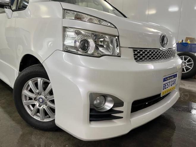 ヴォクシーＺＳキラメキⅡ　本州仕入　禁煙車　ＷＡＫＯＳバリアスコーティング済　社外１５インチＡＷ＋夏タイヤ　社外１５ＡＷ＋スタッドレスタイヤ付　両側パワースライドドア　純正ナビ（ワンセグ地デジ）＋バックカメラ　エンジンスターター　ＰＵＳＨスタート　スマートキー　パドルシフト　ＨＩＤヘッドライト　タイミングチェーン 4WD 2000 5Dr
