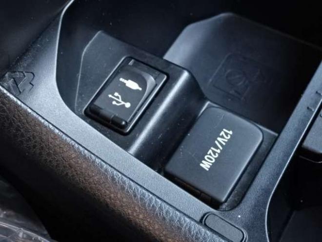 ハリアー2.0 プレミアム 4WD　本州車　保証1年/走行距離無制限　 4WD　衝突軽減ブレーキ　ナビ　地デジ　バックカメラ　ハーフレザーパワーシート　パワーバックドア　22AW　JBLサウンドシステム　スマートキー　コーナーセンサー 2000