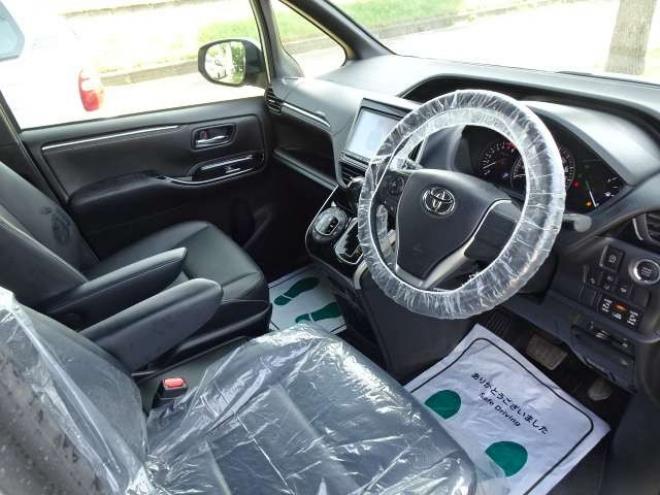 エスクァイア2.0 Gi 4WD　本州車　保証1年/走行距離無制限　4WD　モデリスタ　両側パワースライドドア　衝突軽減ブレーキ　LKA　純正ナビ 地デジ　バックカメラ　Bluetooth接続　本革シート　LEDヘッドライト　クルコン　7人乗り 2000