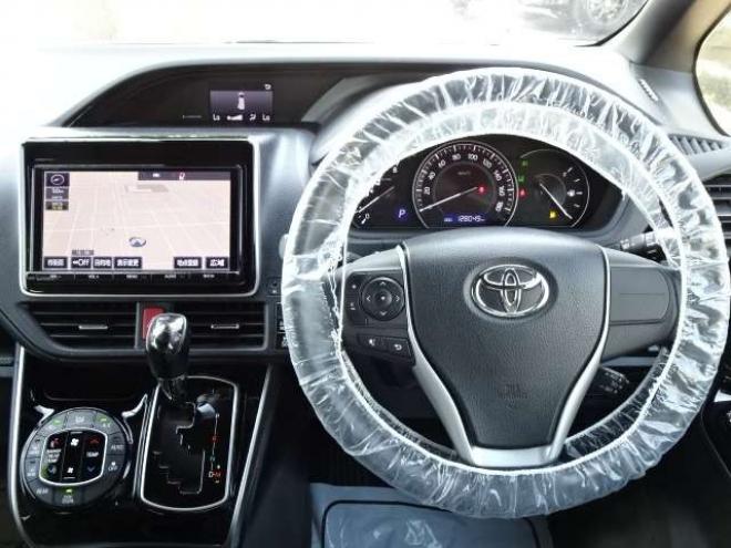エスクァイア2.0 Gi 4WD　本州車　保証1年/走行距離無制限　4WD　モデリスタ　両側パワースライドドア　衝突軽減ブレーキ　LKA　純正ナビ 地デジ　バックカメラ　Bluetooth接続　本革シート　LEDヘッドライト　クルコン　7人乗り 2000