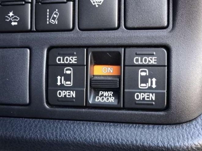 エスクァイア2.0 Gi 4WD　本州車　保証1年/走行距離無制限　4WD　モデリスタ　両側パワースライドドア　衝突軽減ブレーキ　LKA　純正ナビ 地デジ　バックカメラ　Bluetooth接続　本革シート　LEDヘッドライト　クルコン　7人乗り 2000