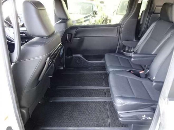 エスクァイア2.0 Gi 4WD　本州車　保証1年/走行距離無制限　4WD　モデリスタ　両側パワースライドドア　衝突軽減ブレーキ　LKA　純正ナビ 地デジ　バックカメラ　Bluetooth接続　本革シート　LEDヘッドライト　クルコン　7人乗り 2000
