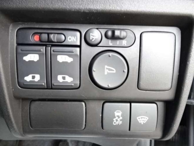 フリード1.5 G ジャストセレクション 4WD　本州車　保証1年/走行距離無制限　4WD 両側パワースライドドア　純正ナビ　地デジ　バックカメラ　ETC　スマートキー×2　HID　デアイサー　ウインカーミラー 1500