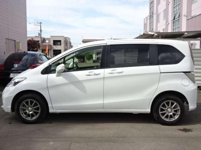 フリード1.5 G ジャストセレクション 4WD　検R9.4　即 納 可　本州車 保証1年/走行距離無制限　4WD パワースライドドア　純正ナビ　ワンセグ　バックカメラ　HID　Bluetooth接続　ハーフレザーシート　ビルトインETC　ステアリングスイッチ 1500