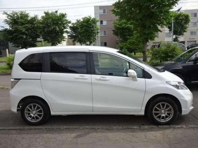フリード1.5 G ジャストセレクション 4WD　検R9.4　即 納 可　本州車 保証1年/走行距離無制限　4WD パワースライドドア　純正ナビ　ワンセグ　バックカメラ　HID　Bluetooth接続　ハーフレザーシート　ビルトインETC　ステアリングスイッチ 1500