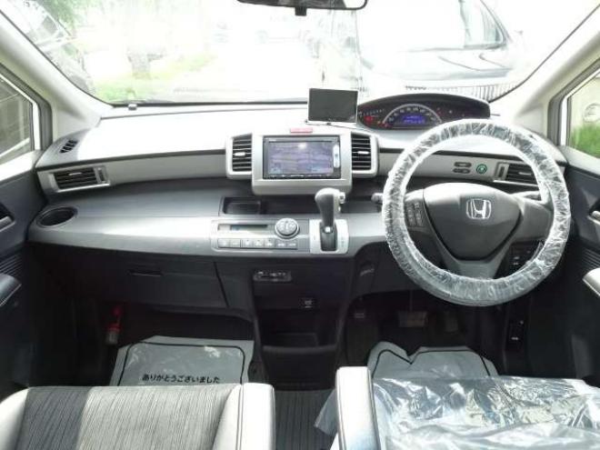 フリード1.5 G ジャストセレクション 4WD　検R9.4　即 納 可　本州車 保証1年/走行距離無制限　4WD パワースライドドア　純正ナビ　ワンセグ　バックカメラ　HID　Bluetooth接続　ハーフレザーシート　ビルトインETC　ステアリングスイッチ 1500