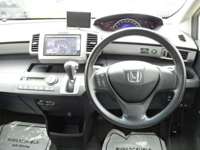 フリード1.5 G ジャストセレクション 4WD　検R9.4　即 納 可　本州車 保証1年/走行距離無制限　4WD パワースライドドア　純正ナビ　ワンセグ　バックカメラ　HID　Bluetooth接続　ハーフレザーシート　ビルトインETC　ステアリングスイッチ 1500