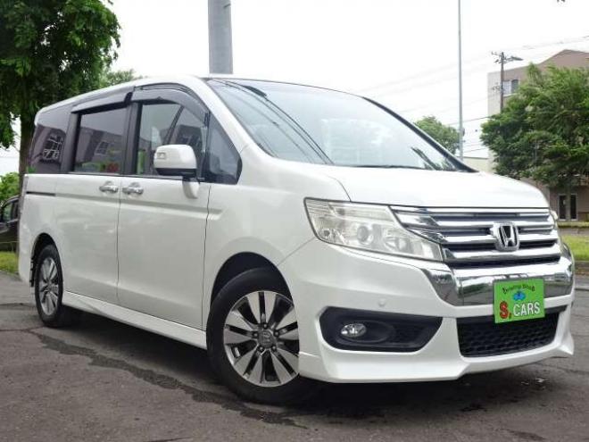 ステップワゴン2.0 スパーダ Z インターナビ セレクション 4WD　本州車　保証1年/走行距離無制限　4WD 後期型　両側パワースライドドア　純正ナビ　地デジ　バックカメラ　ETC　アイドリングストップ　クルーズコントロール　スマートキー　16インチアルミホイール 2000