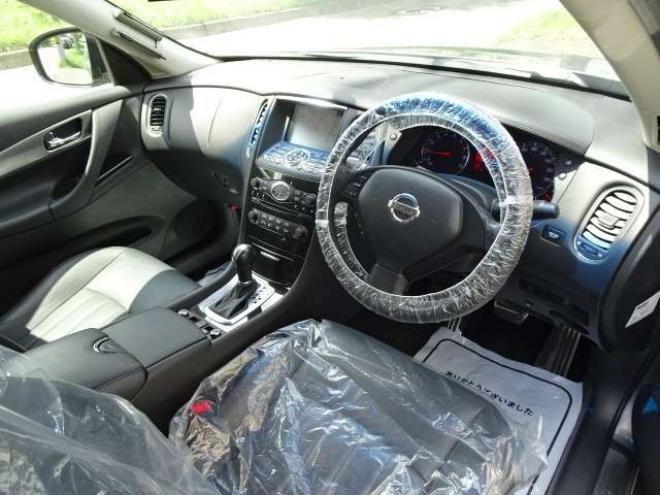 スカイラインクロスオーバー3.7 370GT FOUR タイプP 4WD　本州車　保証1年/走行距離無制限　メーカーナビ　パノラミックビューモニター　地デジ　BOSEサウンドシステム　本革パワーシート　シートヒーター　シートメモリー　社外20インチアルミ　純正エンジンスターター 3700