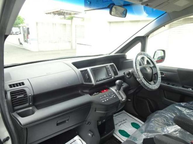 ステップワゴン2.0 スパーダ Z 4WD　本州車　保証1年/走行距離無制限　4WD　両側パワースライドドア　純正ナビ　地デジ　バックカメラ　フリップダウンモニター　ETC　HID　16インチアルミ　純正カーテン　AC100Vコンセント　ステアリングスイッチ 2000