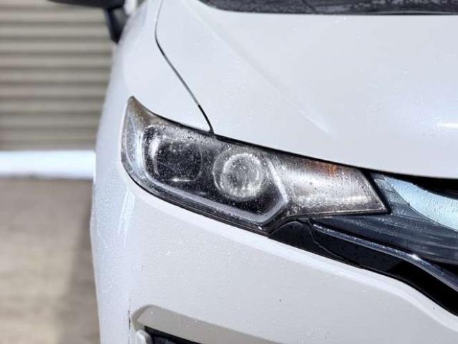 フィット1.5 ハイブリッド Fパッケージ 4WD　下廻防錆スマキーBカメ夏冬タイヤ 1500