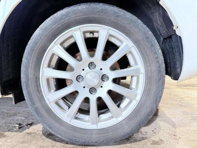 フィット1.5 ハイブリッド Fパッケージ 4WD　下廻防錆スマキーBカメ夏冬タイヤ 1500