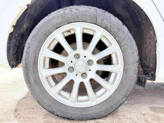 フィット1.5 ハイブリッド Fパッケージ 4WD　下廻防錆スマキーBカメ夏冬タイヤ 1500