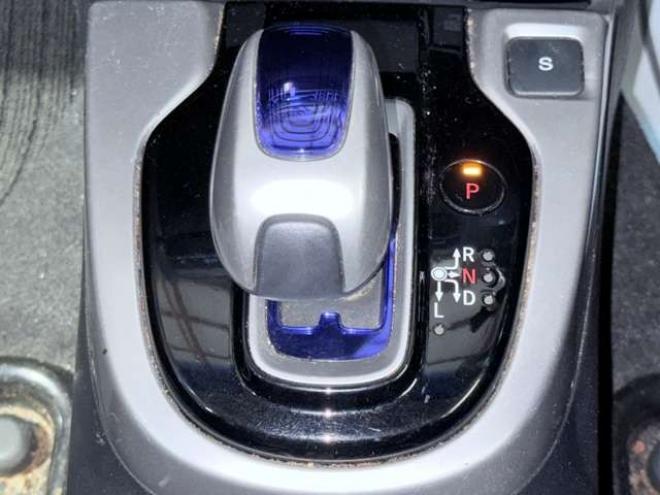 フィット1.5 ハイブリッド Fパッケージ 4WD　下廻防錆スマキーBカメ夏冬タイヤ 1500